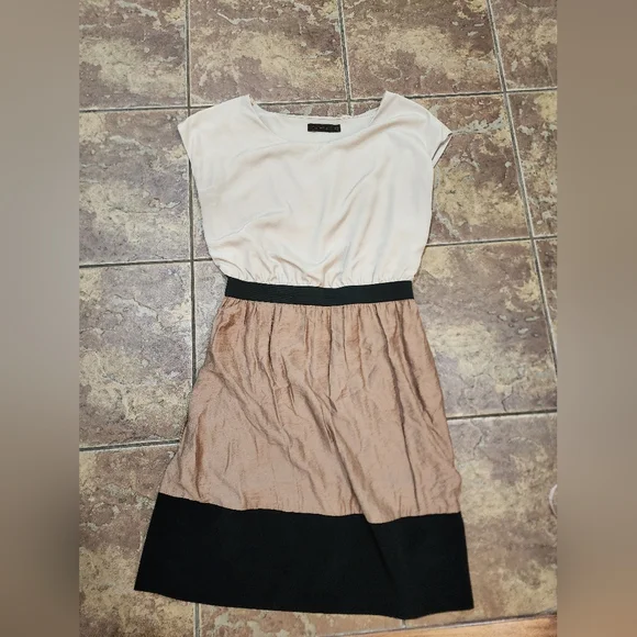 The Limited Dresses | Like New The Limited Color Block Dress Size Medium | Color: Black/Cream | Size: M | Musiqtoomyears2's Closet The Limited Dresses | Like New The Limited Color Block Dress Size Medium | Color: Black/Cream | Size: M | Musiqtoomyears2's Closet